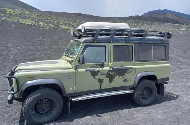 Mount Etna 4X4 Jeep Tour: Vulkanhöhle und Krater auf 2000 m Höhe