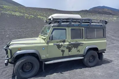 Mount Etna 4X4 Jeep Tour: Vulkanhöhle und Krater auf 2000 m Höhe