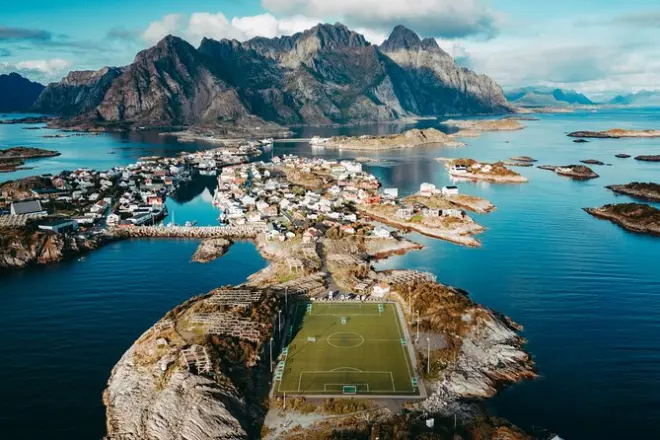 Tour fotográfico de 7 horas em Lofoten Norte saindo de Svolvær: Henningsvær e Haukland