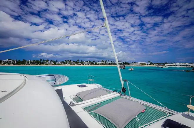 Catamarán privado de día de St. Maarten a Anguilla