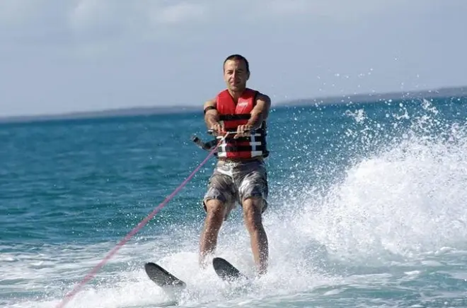 Wasserski & Wakeboarden auf Aruba: 30 Minuten Motorboot-Action