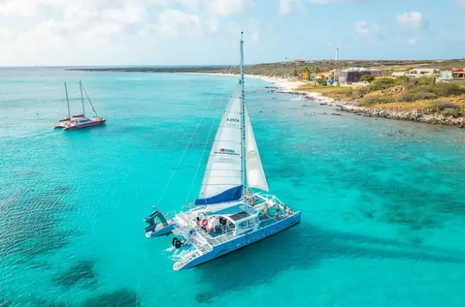 Snorkel en Aruba: Catamarán privado con columpio de cuerda