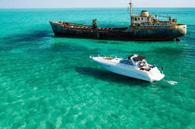 Mergulho com snorkel em Turks and Caicos: Charter privado de iate
