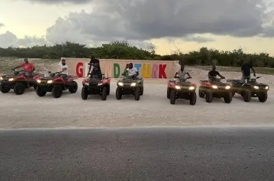 Balade en quad à Grand Turk : Accès privé hors route sur l’île