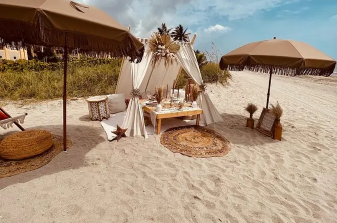 Sunrise Picnic Hollywood Beach: Tented Setup & Breakfast Included
