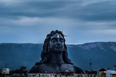 Isha Yoga Centre Coimbatore: Meditation bei Adiyogi & Dhyanalinga