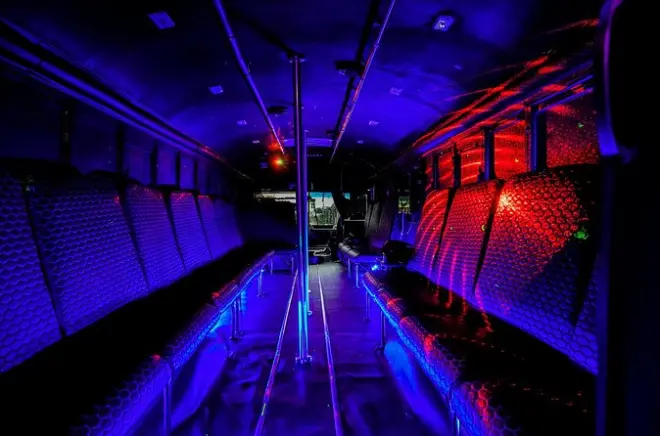 Bar-Tour in San Jose: VIP-Nachtleben auf einem Partybus