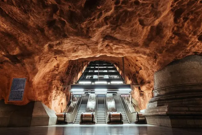 Arte no metrô de Estocolmo: 90 obras únicas com guia local