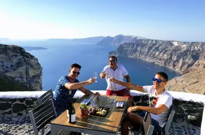 Santorini Food & Wine Tour: Weingüter & Abendessen am Strand