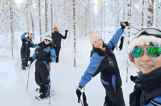 Aventure en raquettes à Vikaköngäs : Promenade en forêt arctique