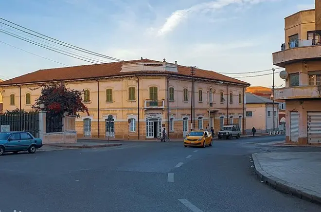 Asmara: Tank graveyard, mercado de metal e igreja ortodoxa