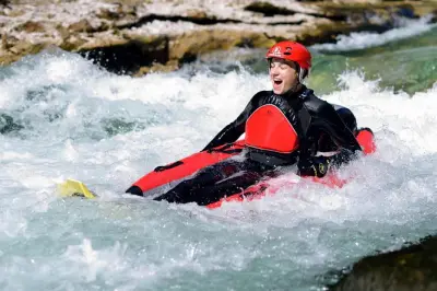 Aguas bravas grado 2 en Riverbug cerca de Rotorua, en tu embarcación