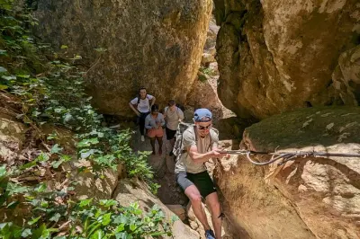 Schnorcheln im Gjipe Canyon: Klettern und Höhlen am Strand
