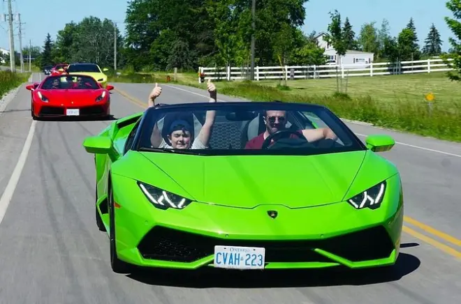 Supercar-Fahrt im Niagara-Weinland: 4-5 Supersportwagen fahren