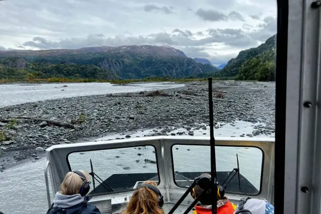 Guided Airboat Tour Homer: Kachemak Bay Rivers