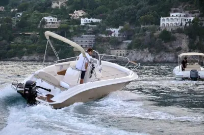 Côte Amalfitaine en bateau avec skipper, nage en criques secrètes