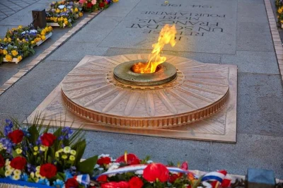 Erkunden sie das paris des zweiten weltkriegs mit einem privaten guide. entdecken sie gestapo-stätten, geschichten des widerstands und echte spuren der besatzung. buchen sie jetzt ihre historische to