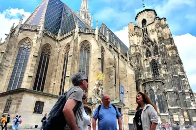 Vienna Walking Tour: Ringstrasse, Stephansdom & Hofburg Palace