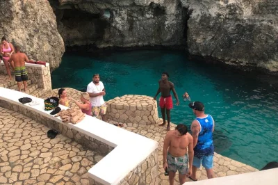 Feel the sand at negril’s 7 mile beach, watch sunset at rick’s café, and ride with a local guide—private transfer from montego bay with flexible stops and pickup included.