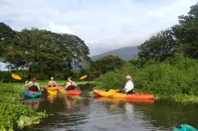 Kayak à Ometepe : Pagayez sur des eaux volcaniques calmes