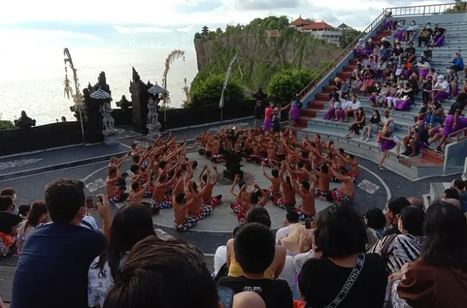 Templo de Uluwatu e GWK com pôr do sol e dança Kecak