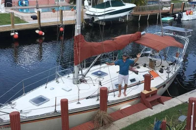 Sinta a brisa navegando pelo new river em fort lauderdale até o atlântico, com capitão local, opções semi-privadas e tempo para nadar ou relaxar.