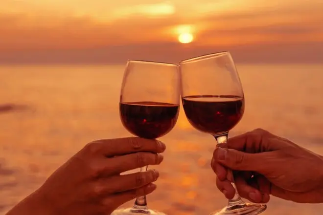 Tramonto privato a Tahiti con vista laguna, vino e snack