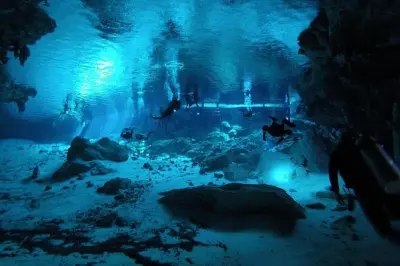 Mergulhos em cavernas no cenote Dos Ojos: 2 rotas para mergulhadores certificados