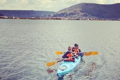 Kayak alle isole Uros sul lago Titicaca: Mezza giornata