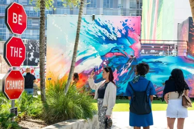 Recorre miami wynwood walls con acceso a más de 35 murales, galerías y jardines de esculturas. incluye entrada general, descuentos en tienda y experiencia de spray.