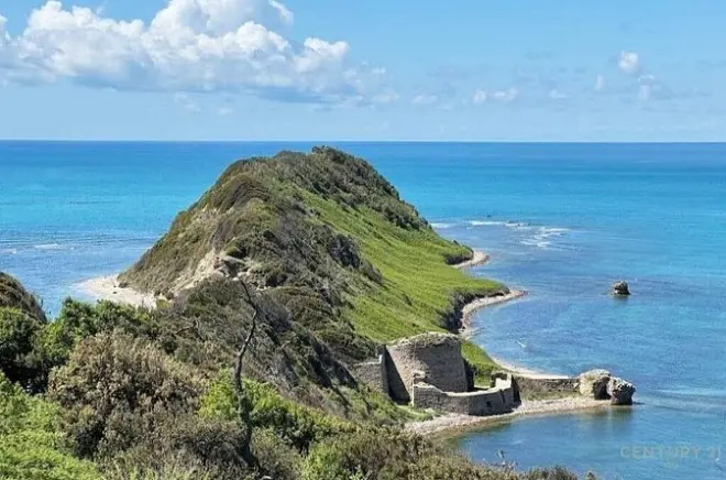 Cabo de Rodón desde Tirana: Playas, castillo e historia en un día