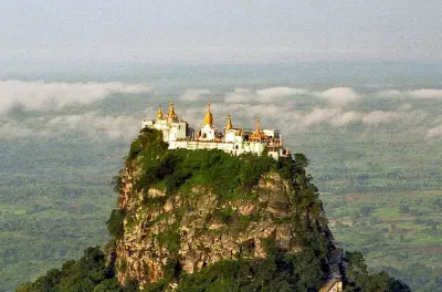 Excursión a Mount Popa: Volcán y santuarios desde Bagan