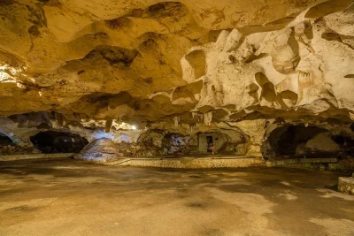 Buchen sie privaten transport von montego bay zu den green grotto caves. entdecken sie jamaikas berühmte höhlen mit einem ortskundigen guide, familienfreundlich, wlan & klimaanlage inklusive.