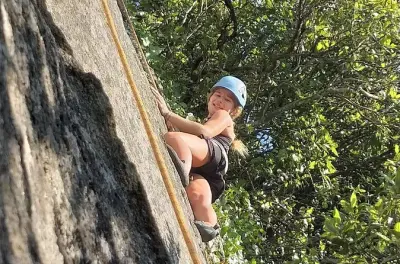 Rock climbing in Sintra: Learn the basics at Penedo da Amizade