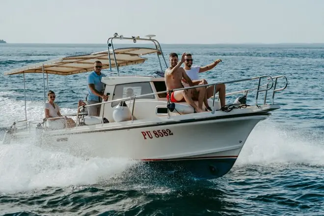 Privates Boot ab Pula: Schnorcheln an der istrischen Küste