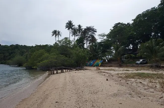 Kayaking Bang Bao Bay, Ko Chang: Paddle the cliffs and village