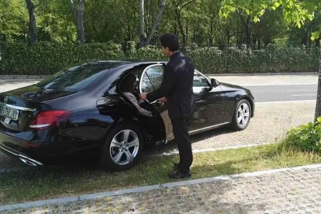 Privater Transfer von Logroño nach Pamplona: Mercedes Benz