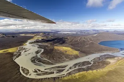 Skaftafell airplane sightseeing: Vatnajökull glacier flight