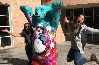 Entdecke charlotte bei einer 2-stündigen schnitzeljagd. nutze dein handy, sammle punkte und tritt landesweit gegen andere an. ideal für familien und gruppen. jetzt buchen!