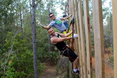 Orlando tree trek adventure park: 97 kletterherausforderungen, nervenkitzel in luftiger höhe, sicherheitsdemo und flexible startzeiten inklusive.