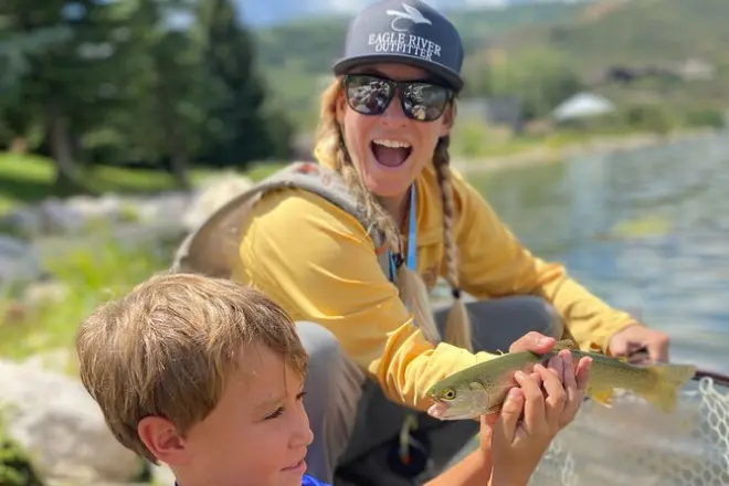 6 Hours Fly Fishing in Eagle River: Wade & Cast with a Guide