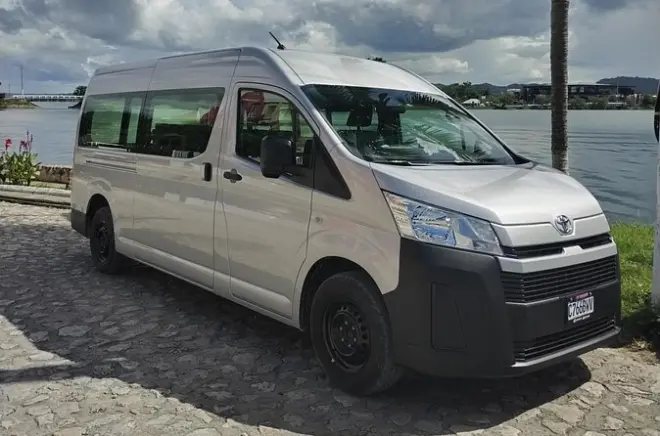Private Transfer to Tikal from Belize Border: Same-Day Round-Trip