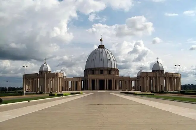 Yamoussoukro day trip from Abidjan: World's largest basilica
