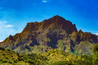 Pico d'Antónia em Santiago: Subida ao cume com fauna endêmica