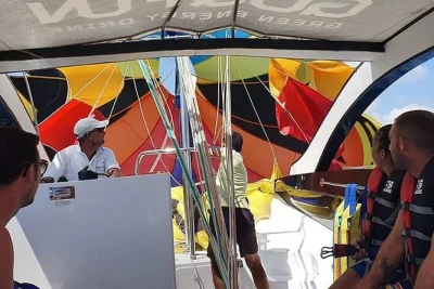 Vivez la sensation du vent au-dessus de la valette, sliema et st julian’s lors d’un vol en parasailing à malte—départ en bateau, photos offertes et horaires flexibles selon la météo.