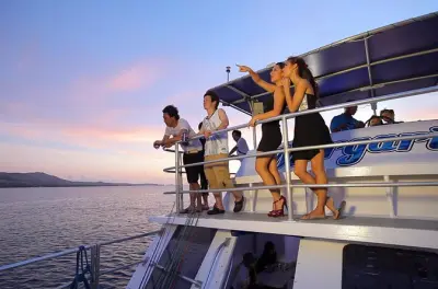 Dîner au coucher du soleil à Guam avec dauphins et barbecue
