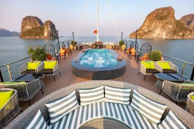 Baie d’Ha Long en kayak depuis Hanoi : Grottes Luon et Surprise