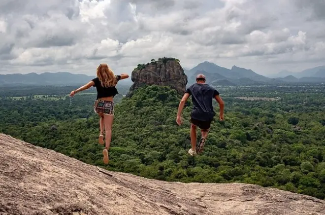 Sigiriya depuis Colombo : Voiture privée avec guide