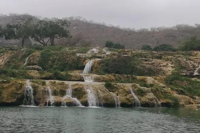 East Salalah half-day tour: Darbat Oasis, Tawi Attair sinkhole