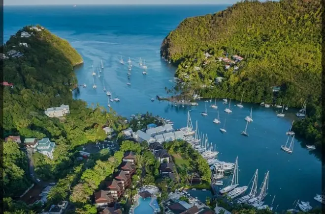 Schnorcheln in St Lucia: Privates Boot zu den Pitons und Soufriere